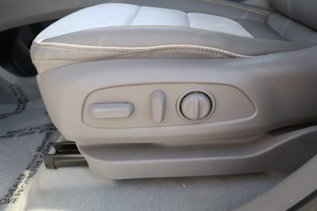 Used 2023 Chevrolet Bolt EUV Premier w/ Super Cruise Package FWD image 22