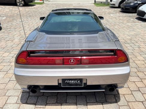 Used 2005 Acura NSX T image 12
