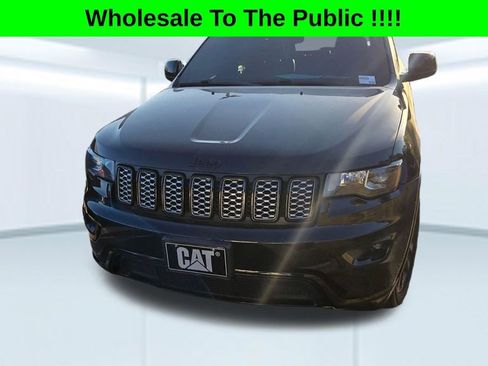 Used 2019 Jeep Grand Cherokee Altitude image 2