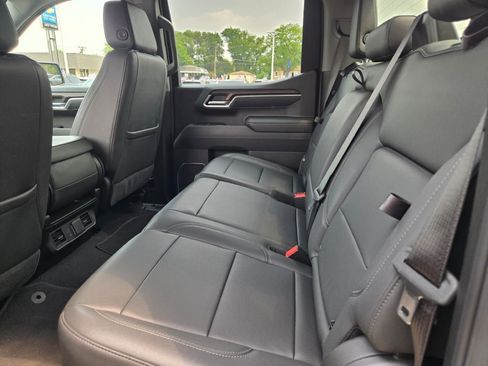 Used 2025 GMC Sierra 1500 SLT AWD/4WD image 18
