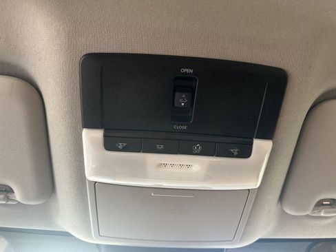 Used 2022 Nissan Sentra SV w/ SV Premium Package image 26