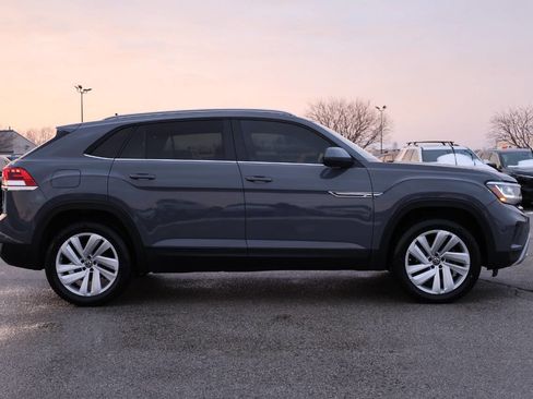 Used 2020 Volkswagen Atlas Cross Sport SE w/ Towing Package image 7