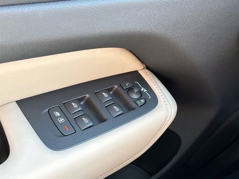 New 2026 Volvo XC60 B5 Core w/ Climate Package image 18