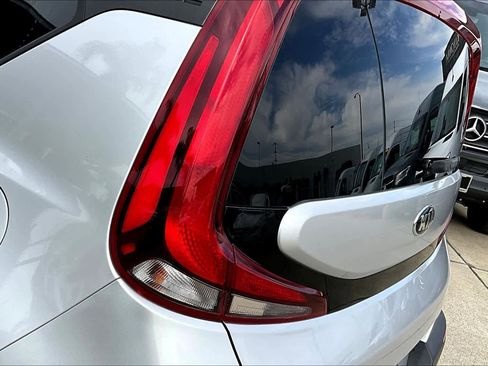 Used 2021 Kia Soul LX image 28