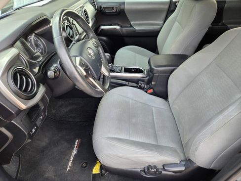 Used 2019 Toyota Tacoma SR5 image 7