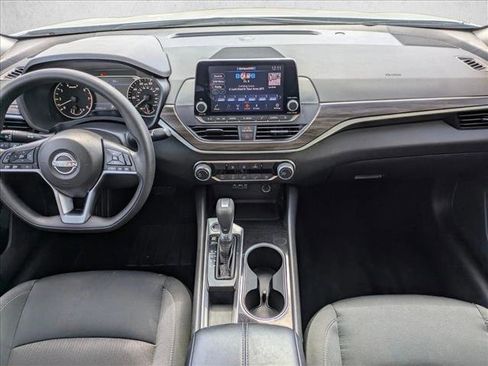 Used 2024 Nissan Altima 2.5 SV image 17