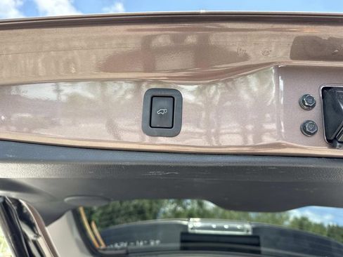 Used 2018 Toyota Highlander Limited image 12