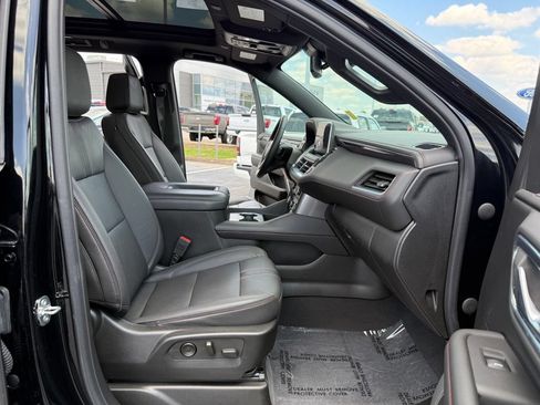 Used 2023 Chevrolet Suburban RST w/ Sport Performance Package AWD/4WD image 18