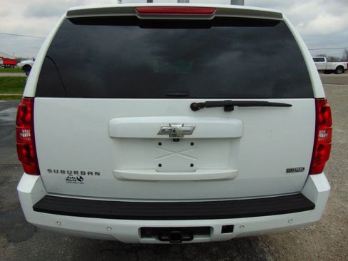 Used 2009 Chevrolet Suburban LT image 7