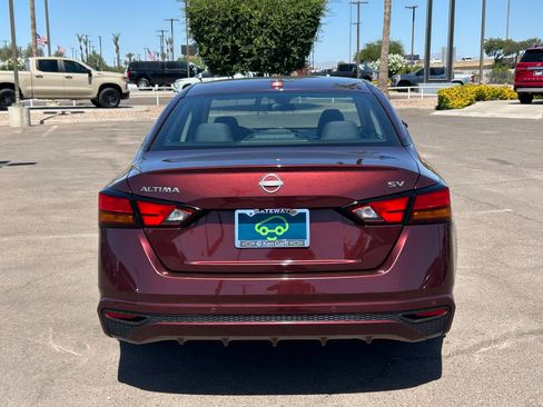Used 2024 Nissan Altima 2.5 SV FWD image 4