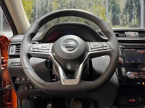 Used 2019 Nissan Rogue SV image 16