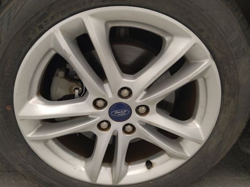 Used 2018 Ford Fusion SE w/ Fusion SE Technology Package FWD image 31