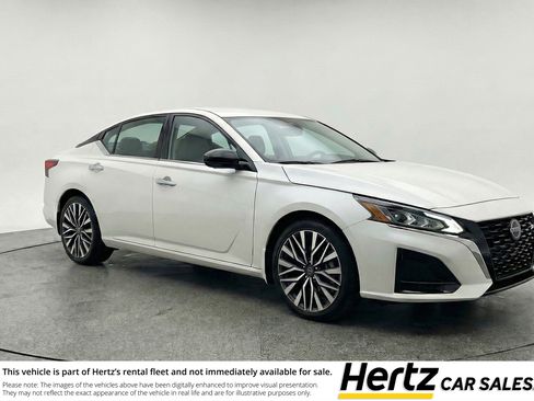 Used 2025 Nissan Altima 2.5 SV image 1