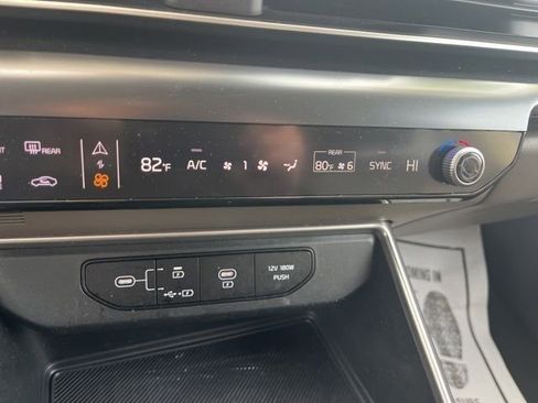 Used 2025 Kia Carnival image 20