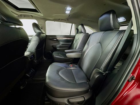 Used 2022 Toyota Highlander Limited image 14
