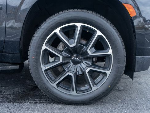 Used 2023 Chevrolet Suburban RST image 9