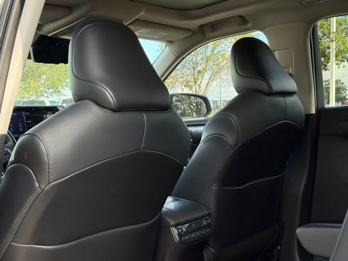 Used 2021 Toyota Highlander Platinum FWD image 18