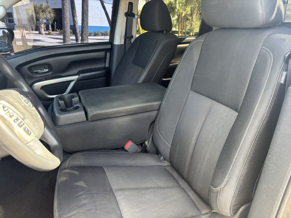 Used 2019 Nissan Titan SV RWD image 15