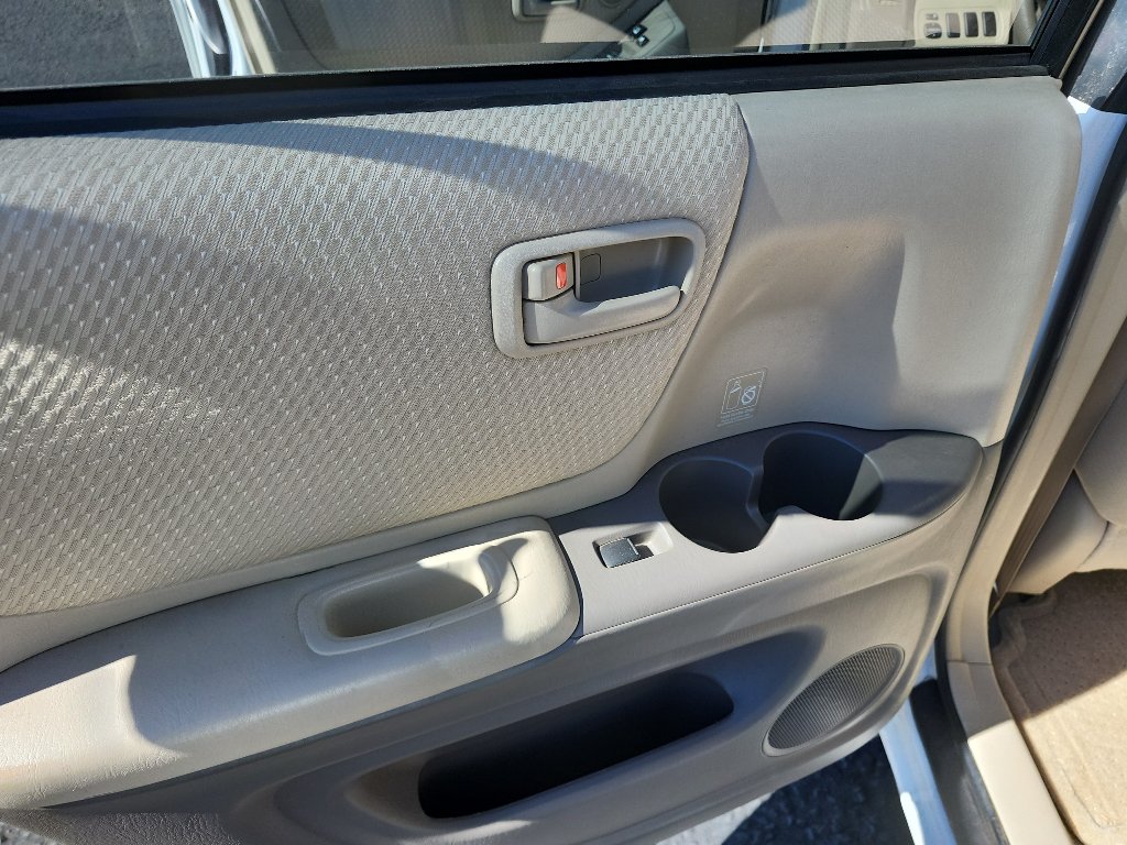 Used 2005 Toyota Highlander 2WD V6 w/ Appearance Pkg image 15
