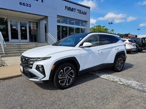 Used 2025 Hyundai Tucson Limited AWD/4WD image 2