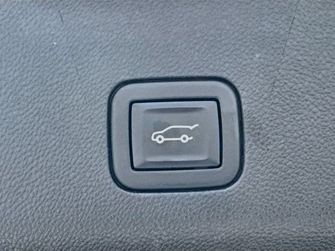 Used 2021 Chevrolet Tahoe RST AWD/4WD image 31