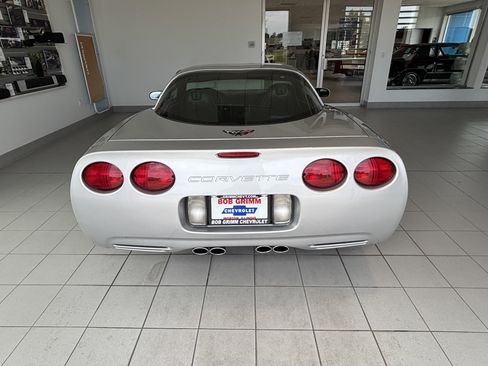 Used 2002 Chevrolet Corvette Coupe w/ Preferred Equipment Group2 RWD image 8