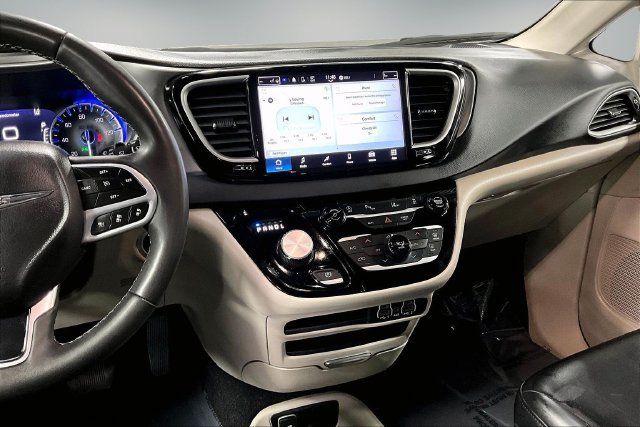 Used 2023 Chrysler Pacifica Touring-L FWD image 10