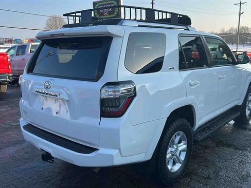 Used 2018 Toyota 4Runner SR5 AWD/4WD image 7