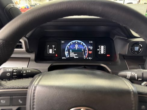 Certified 2025 Toyota Tacoma SR5 AWD/4WD image 10