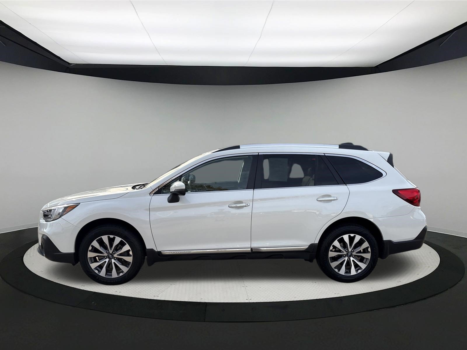 Used 2019 Subaru Outback 2.5i Touring AWD/4WD image 4