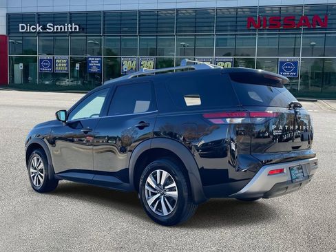 Used 2023 Nissan Pathfinder SL image 4