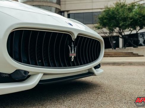 Used 2013 Maserati GranTurismo Sport image 27