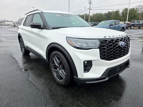 Certified 2025 Ford Explorer ST image 7