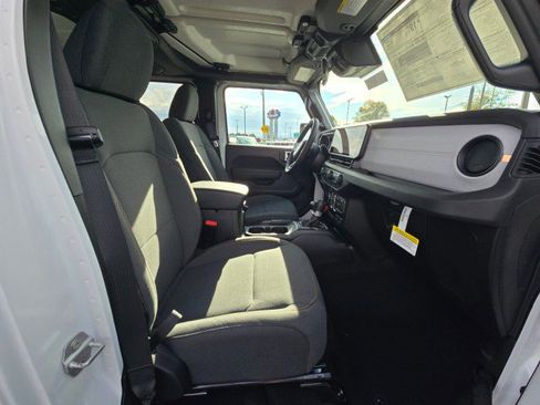 New 2025 Jeep Gladiator Sport image 11