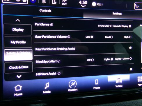 Used 2023 Chrysler Pacifica Touring-L AWD/4WD image 24