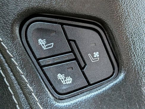 Used 2017 GMC Yukon XL SLT w/ Open Road Package image 27