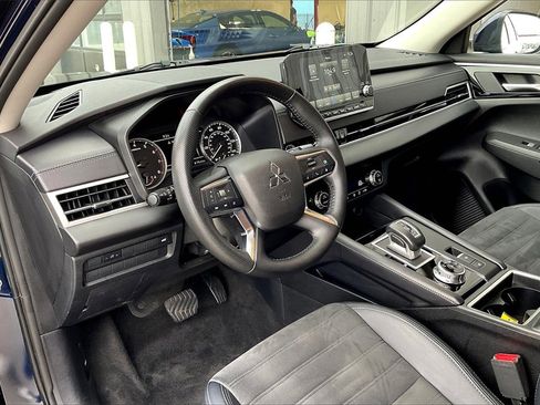 Used 2024 Mitsubishi Outlander SE Black Edition image 14