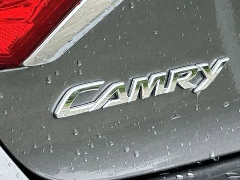 Used 2017 Toyota Camry LE FWD image 16