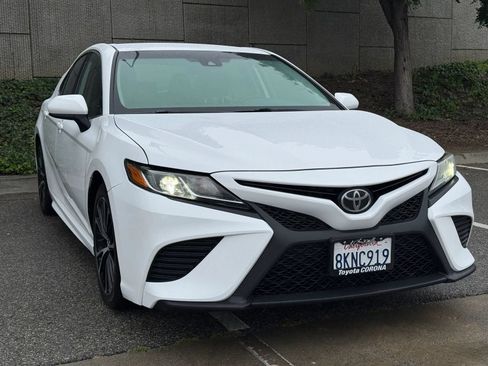 Used 2019 Toyota Camry SE w/ Carpet Mat Package FWD image 5