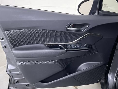 Used 2019 Toyota C-HR XLE FWD image 10