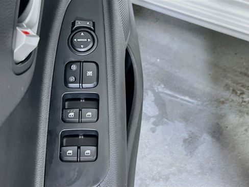 Used 2023 Kia Rio S FWD image 17
