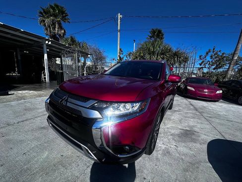 Used 2020 Mitsubishi Outlander SE FWD image 2