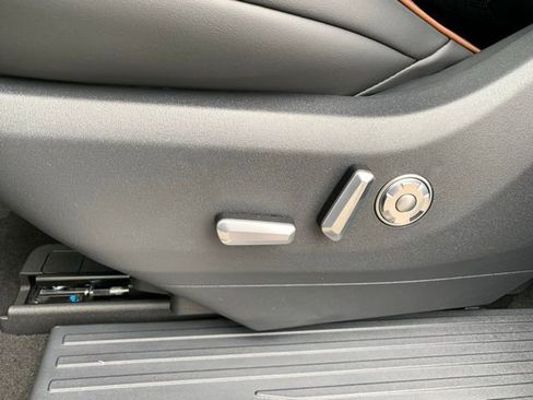 New 2026 Lincoln Navigator L Black Label AWD/4WD image 16