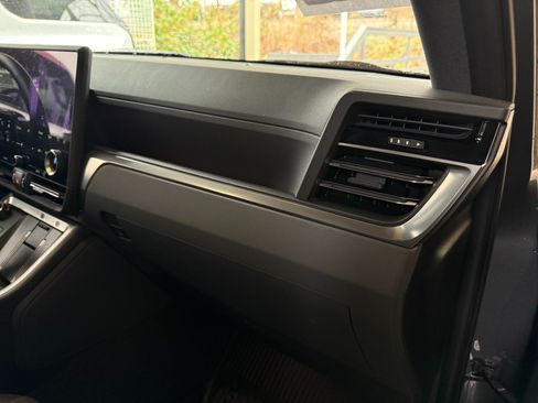 Used 2025 Lexus GX 550 w/ Accessory Package (2T) AWD/4WD image 17
