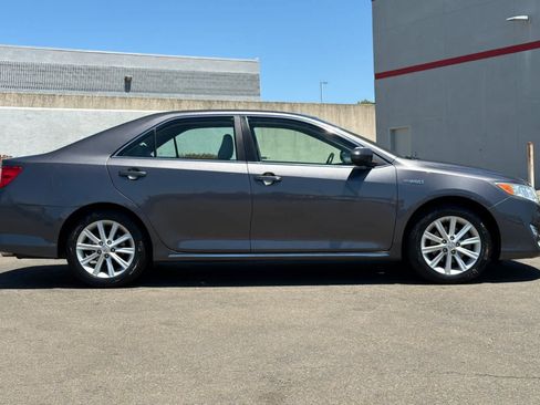 Used 2014 Toyota Camry XLE w/ Leather Package FWD image 6