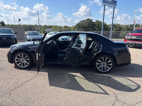 Used 2014 Chrysler 300 S RWD image 4