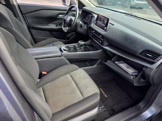 Used 2025 Nissan Rogue SV AWD/4WD image 39