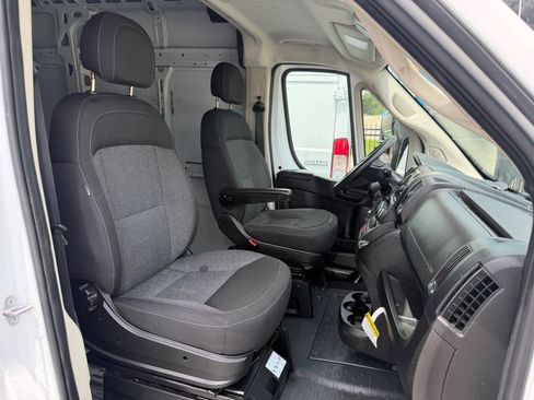 Used 2020 RAM ProMaster 2500 w/ Premium Appearance Group FWD image 10