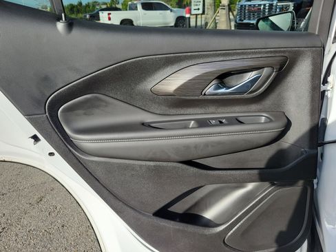 Used 2024 GMC Terrain SLE FWD image 24
