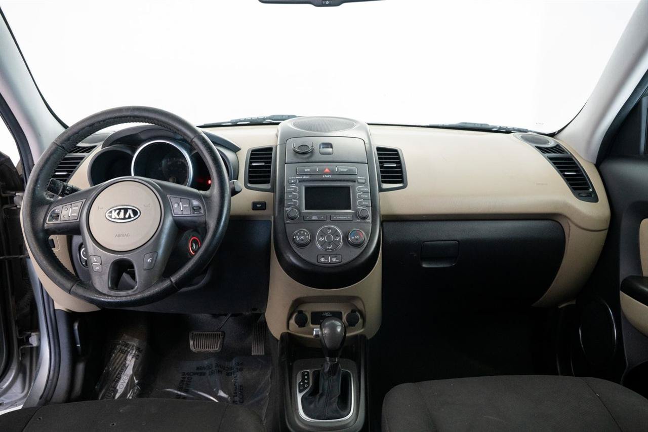 Used 2012 Kia Soul ! FWD image 9